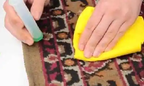 چگونه لکه لاک را از روی فرش پاک کنیم